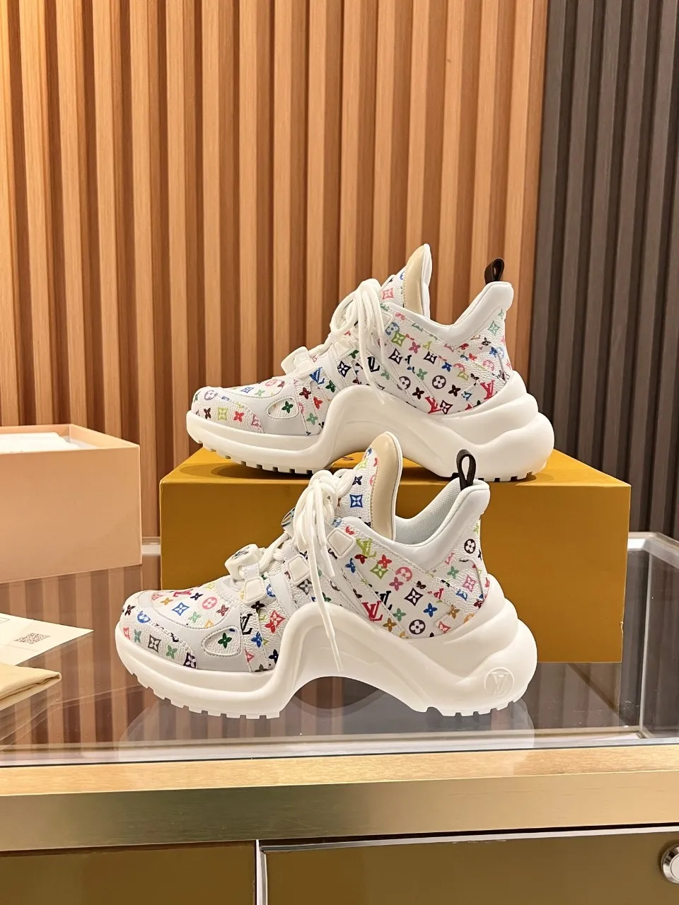 👟👟Ex-factory price 720👟👟 This three-color LV is different. 2025 new Murakami Takashi co-branded black three-color LV fancy button model Archlight donkey brand hardware casual sports dad shoes with an increased heel height of about 5.5cm, 35-41 white letter buckle